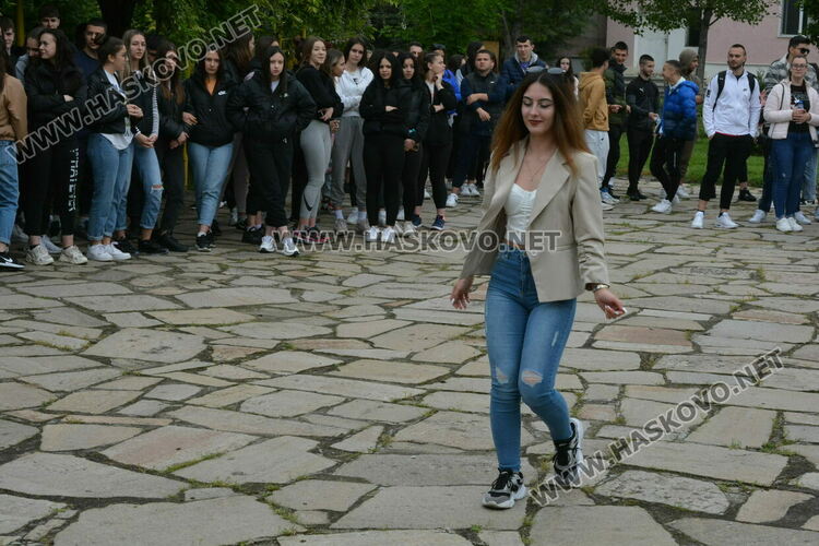 Царската гимназия изпрати 122 абитуриенти, Мерт Миленов с приз „Достоен Асеневец“