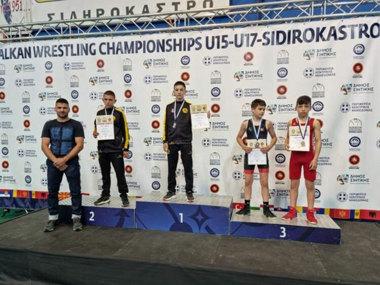 Кметът на община Перник Станислав Владимиров се срещна с шампионите по борба от Балканиадата