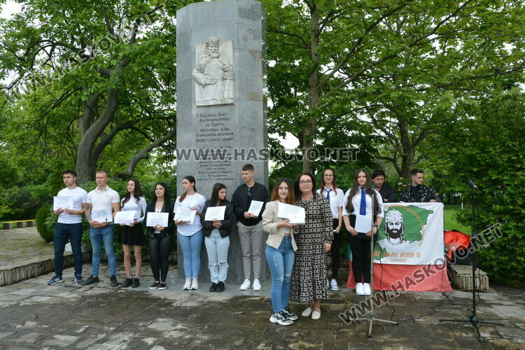 Царската гимназия изпрати 122 абитуриенти, Мерт Миленов с приз „Достоен Асеневец“
