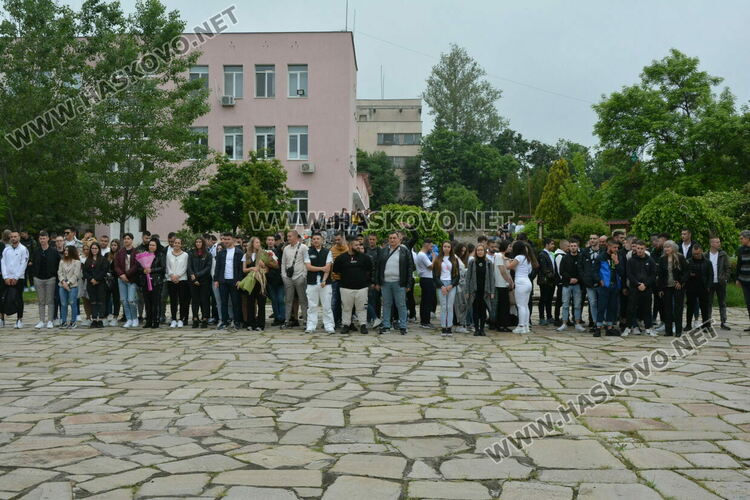 Царската гимназия изпрати 122 абитуриенти, Мерт Миленов с приз „Достоен Асеневец“