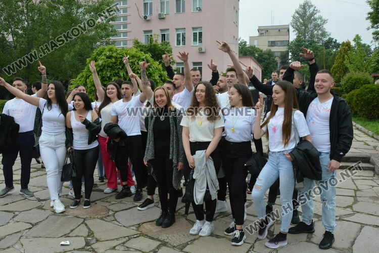 Царската гимназия изпрати 122 абитуриенти, Мерт Миленов с приз „Достоен Асеневец“