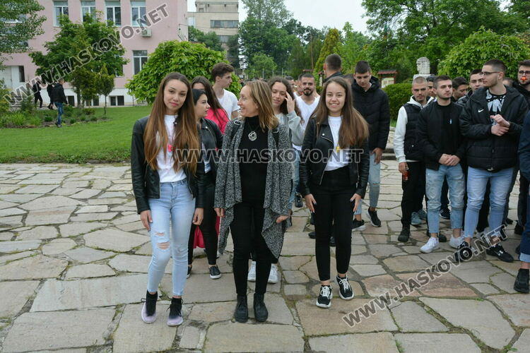 Царската гимназия изпрати 122 абитуриенти, Мерт Миленов с приз „Достоен Асеневец“