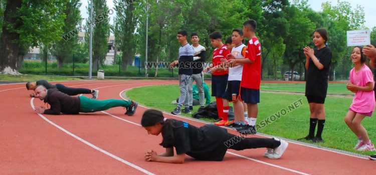 Треньори, ученици и учители от Спортното отпразнуваха празника си на стадиона 