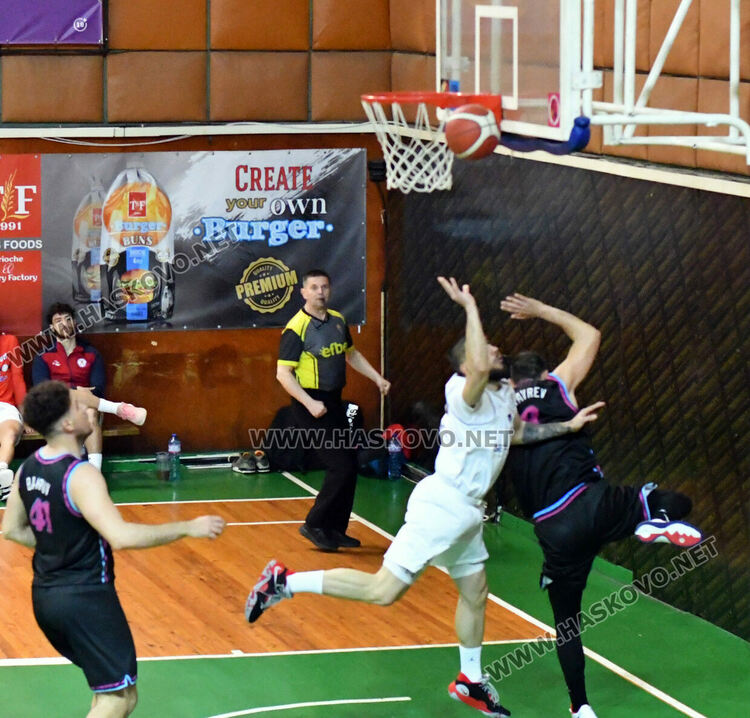 Баскетболистите на Хасково се класираха за финал след победа над „Пловдив мамбас“
