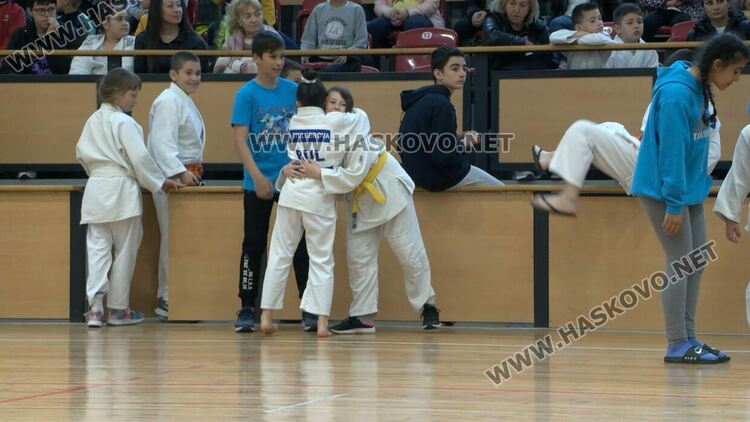 Отборът на ОУ „Алеко Константинов“ триумфира в първите училищни игри по джудо 