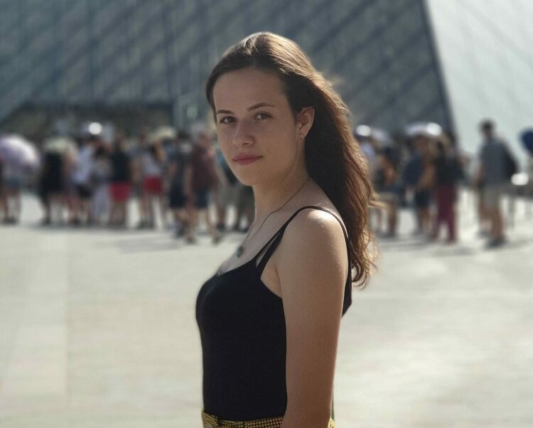 Първомайска студентка е победител в конкурс за превод на откъс от френски роман