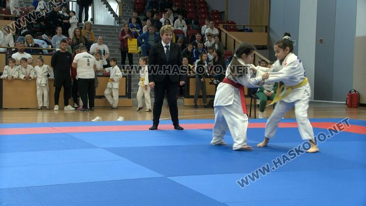 Отборът на ОУ „Алеко Константинов“ триумфира в първите училищни игри по джудо 