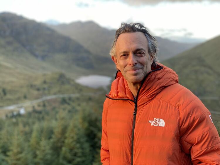 Екоактивистът Крейг Кохон минава през Хасково на път от Лондон към Истанбул