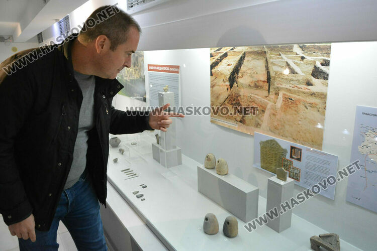 В Международен ден на музеите: интересни истории за кокошки, които кълват жито от сребърните посуда на император Лициний