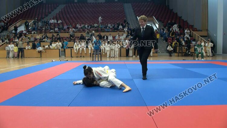 Отборът на ОУ „Алеко Константинов“ триумфира в първите училищни игри по джудо 