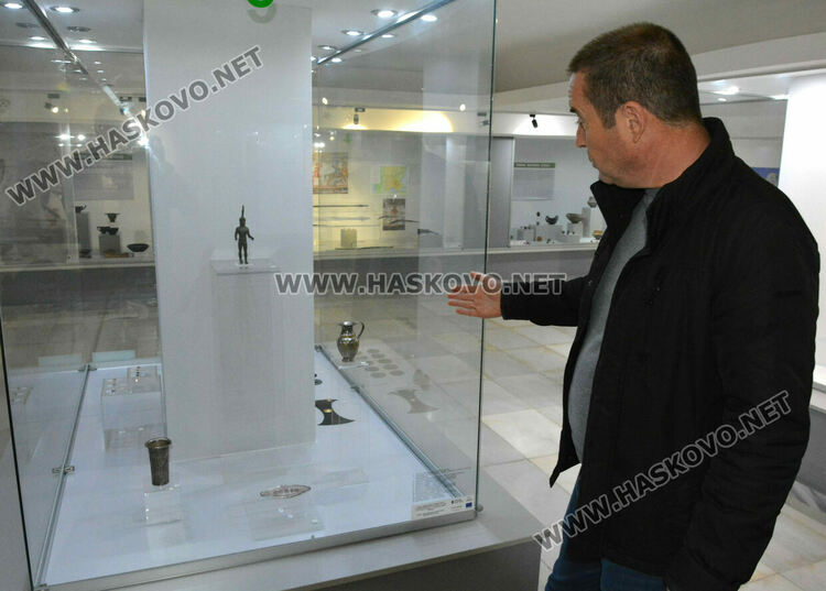 В Международен ден на музеите: интересни истории за кокошки, които кълват жито от сребърните посуда на император Лициний