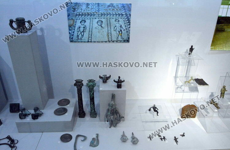 В Международен ден на музеите: интересни истории за кокошки, които кълват жито от сребърните посуда на император Лициний