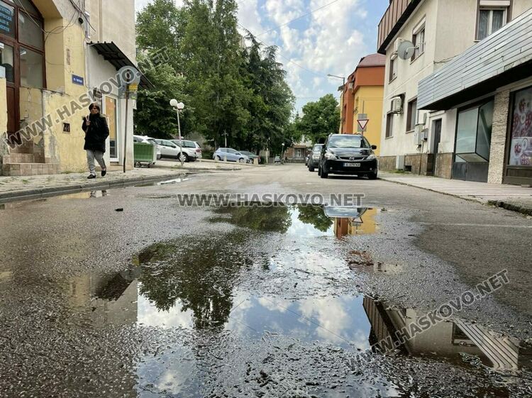 Част от центъра на Хасково остана без вода заради авария