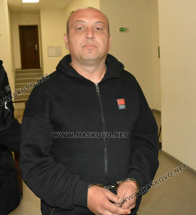 Пробация за незаконния търговец с брадвата, заканил се с убийство на полицаи