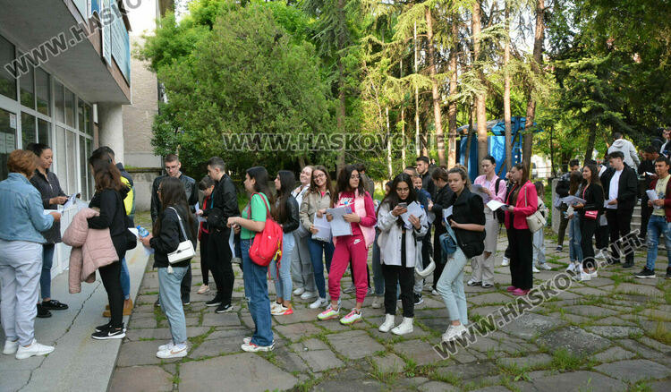 Изпитният вариант за матурата по БЕЛ вече е ясен. 1541 зрелостници в Хасковска област се явяват на изпит