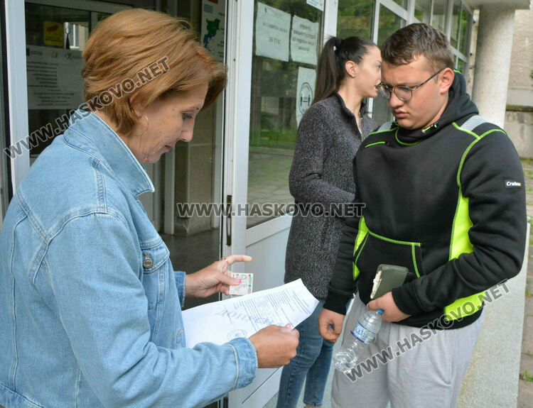 Изпитният вариант за матурата по БЕЛ вече е ясен. 1541 зрелостници в Хасковска област се явяват на изпит