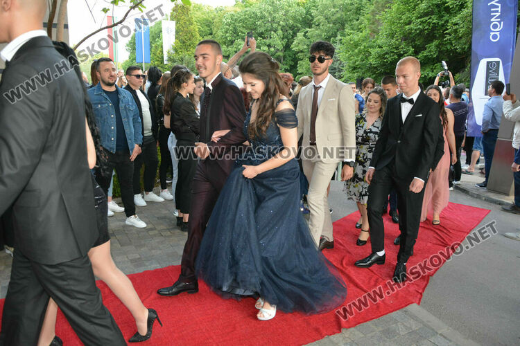 Царската гимназия откри сезона на баловете в Хасково