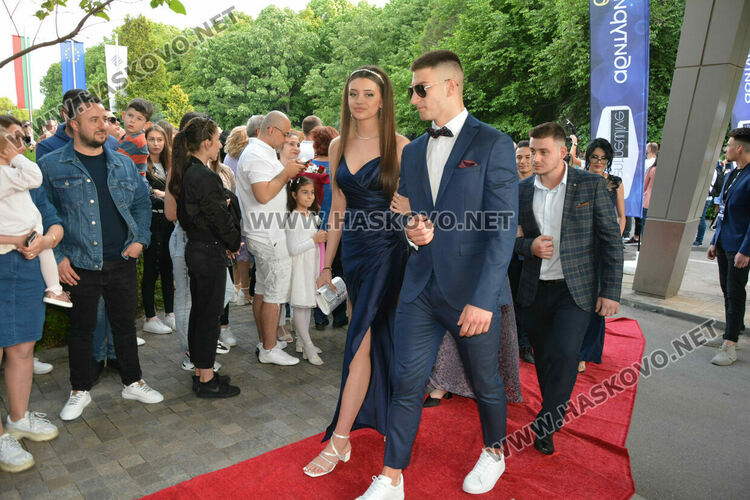 Царската гимназия откри сезона на баловете в Хасково