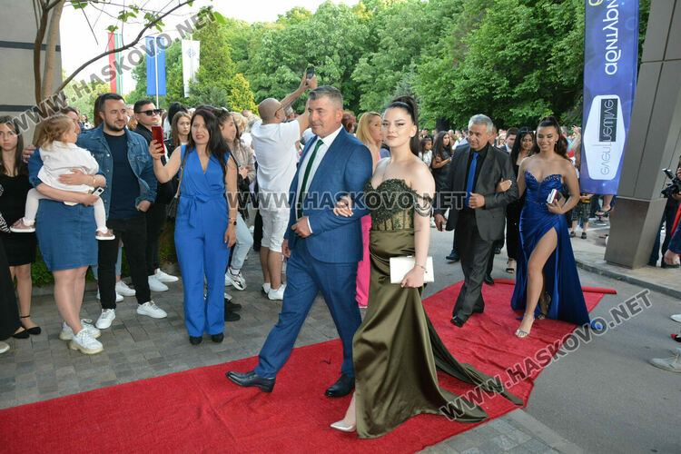 Царската гимназия откри сезона на баловете в Хасково