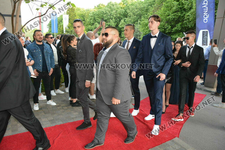 Царската гимназия откри сезона на баловете в Хасково