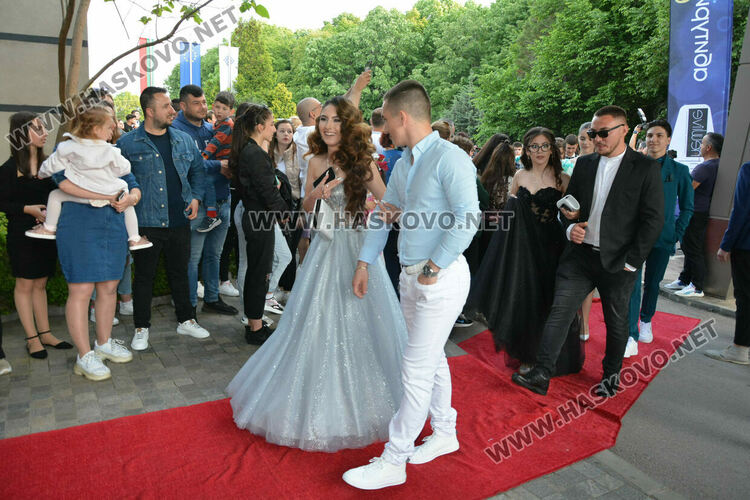 Царската гимназия откри сезона на баловете в Хасково