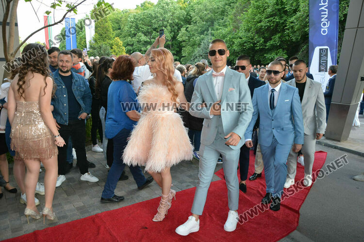 Царската гимназия откри сезона на баловете в Хасково