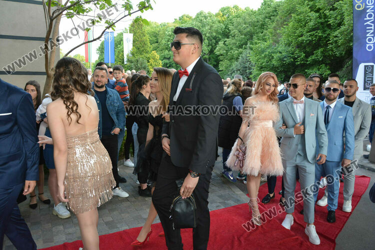 Царската гимназия откри сезона на баловете в Хасково