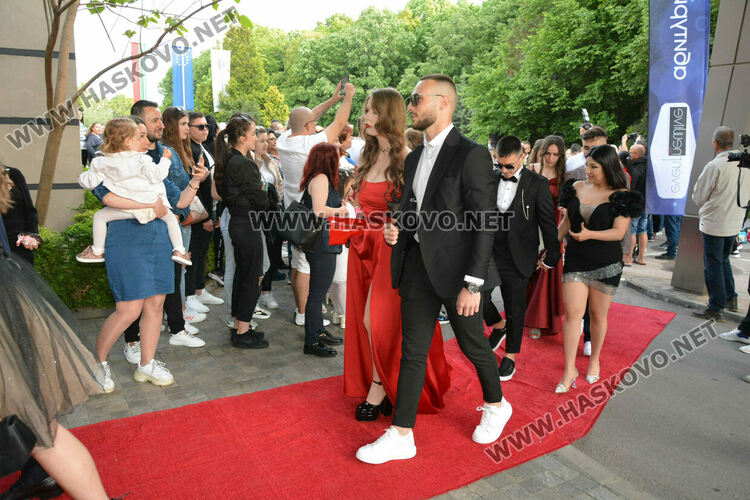 Царската гимназия откри сезона на баловете в Хасково