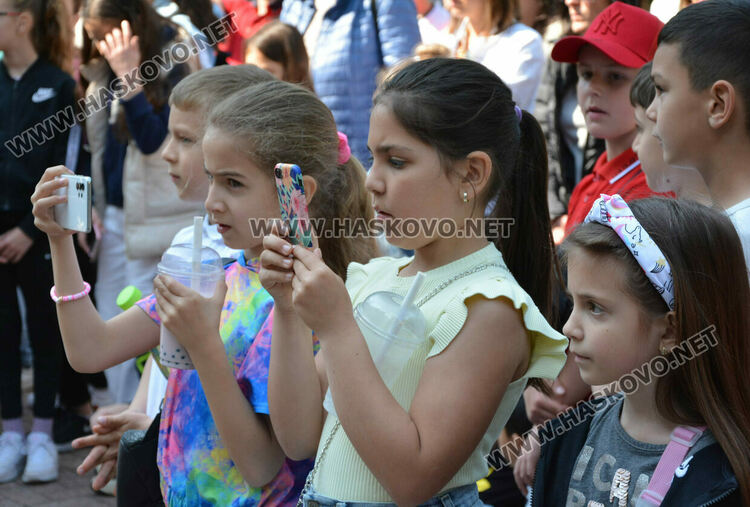 Празник с кауза на училище „Св.Климент Охридски“ огласи центъра на Хасково