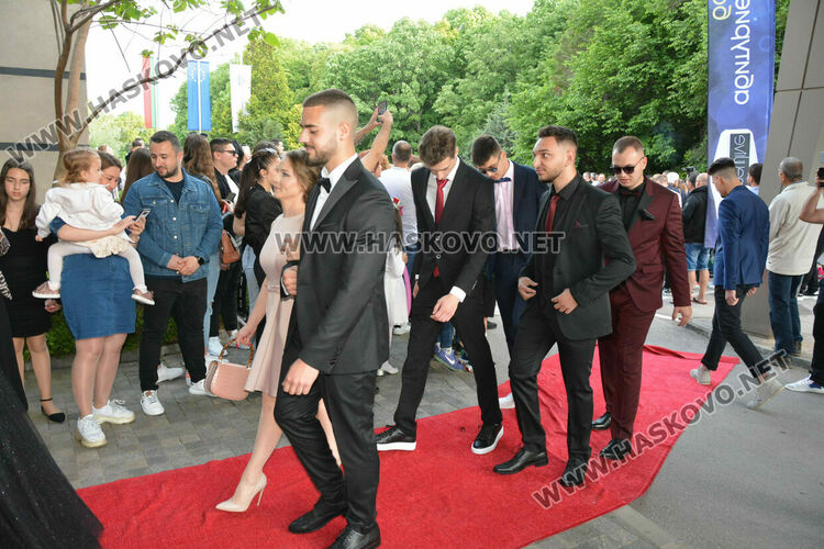 Царската гимназия откри сезона на баловете в Хасково