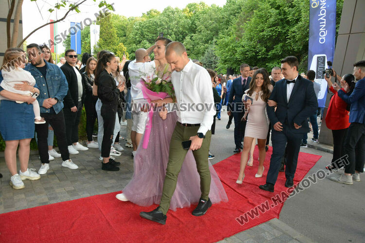 Царската гимназия откри сезона на баловете в Хасково