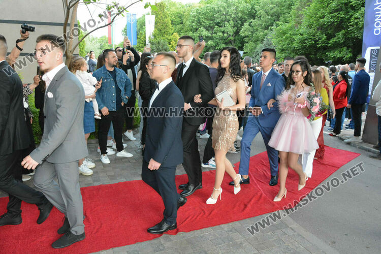 Царската гимназия откри сезона на баловете в Хасково