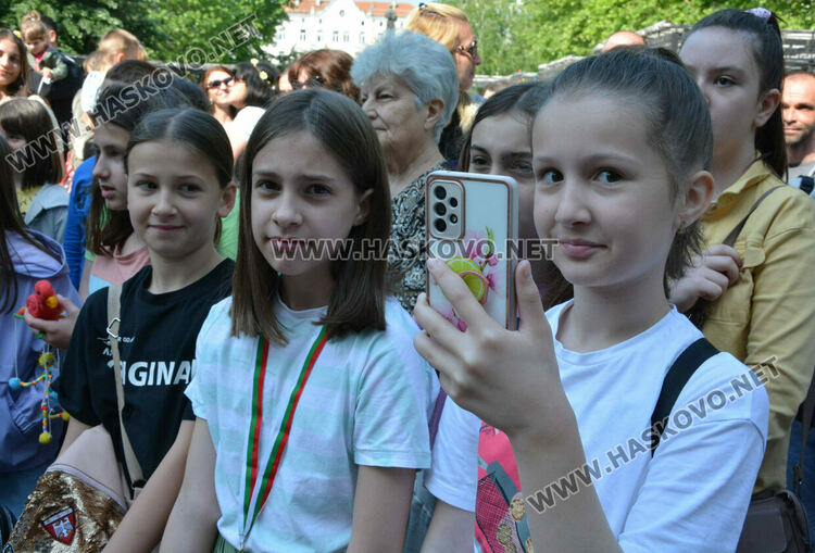 Празник с кауза на училище „Св.Климент Охридски“ огласи центъра на Хасково