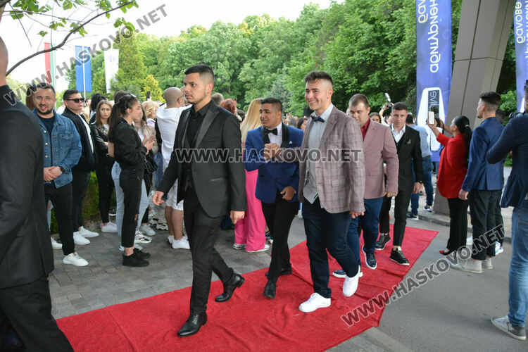 Царската гимназия откри сезона на баловете в Хасково