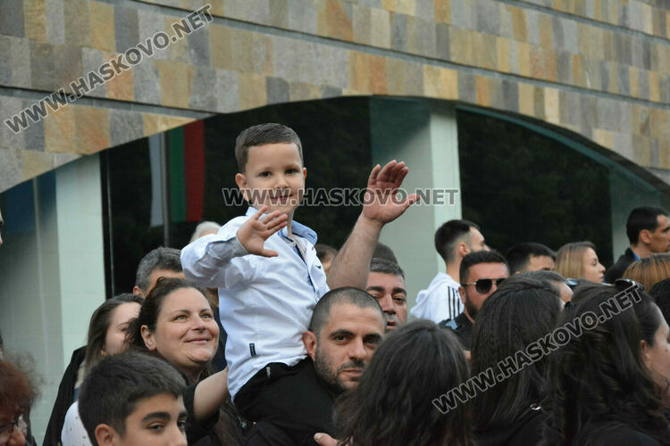 Царската гимназия откри сезона на баловете в Хасково