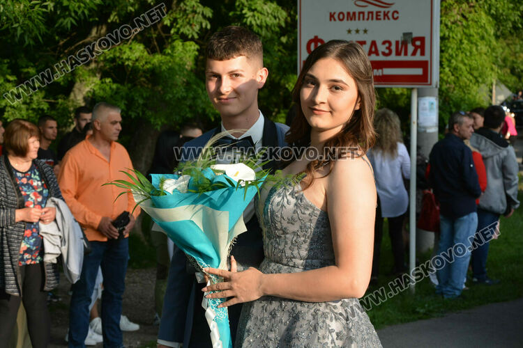 Царската гимназия откри сезона на баловете в Хасково