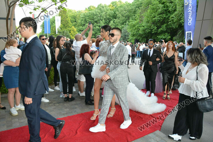 Царската гимназия откри сезона на баловете в Хасково