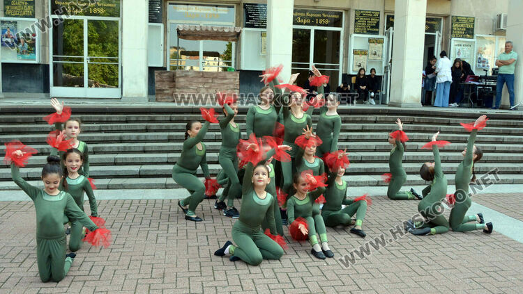 Празник с кауза на училище „Св.Климент Охридски“ огласи центъра на Хасково