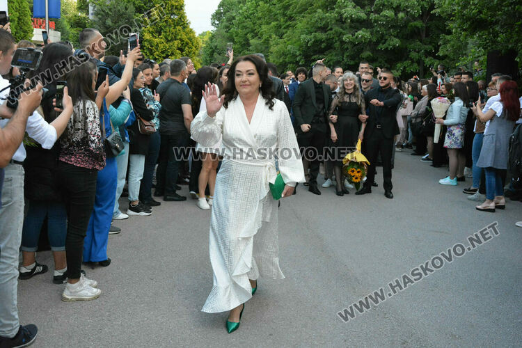 Царската гимназия откри сезона на баловете в Хасково