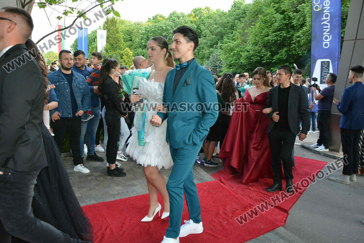 Царската гимназия откри сезона на баловете в Хасково