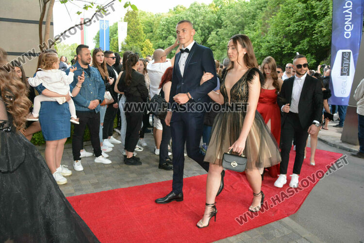 Царската гимназия откри сезона на баловете в Хасково