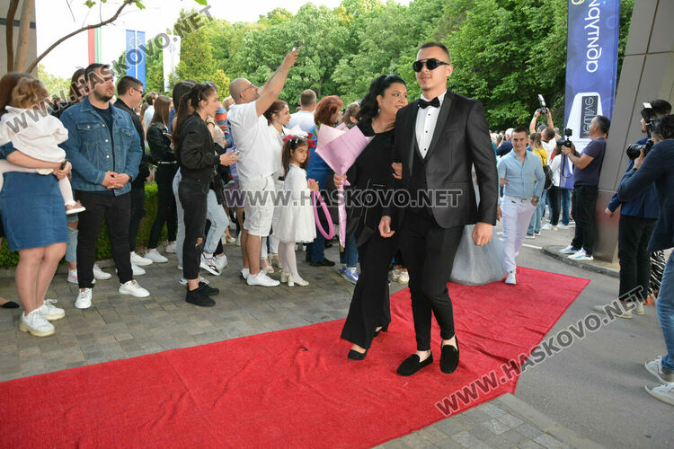 Царската гимназия откри сезона на баловете в Хасково