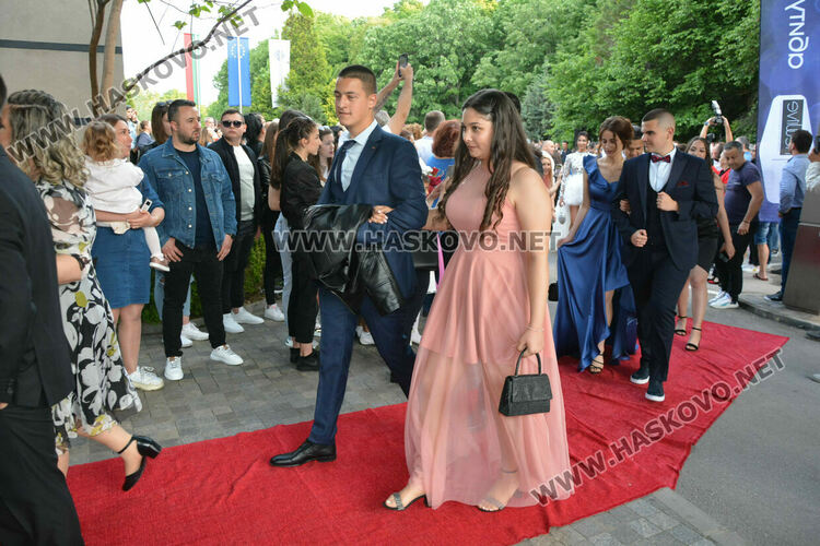 Царската гимназия откри сезона на баловете в Хасково