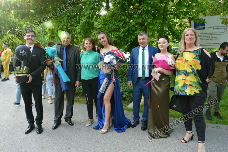 Царската гимназия откри сезона на баловете в Хасково