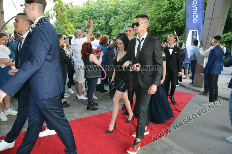 Царската гимназия откри сезона на баловете в Хасково