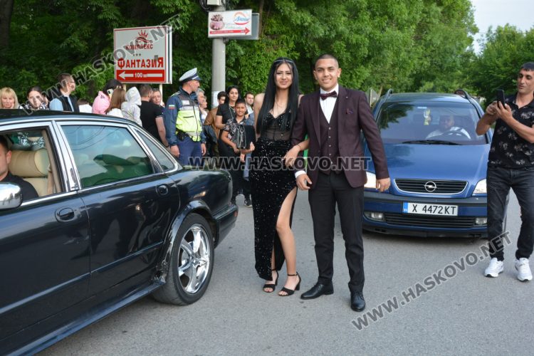 Царската гимназия откри сезона на баловете в Хасково