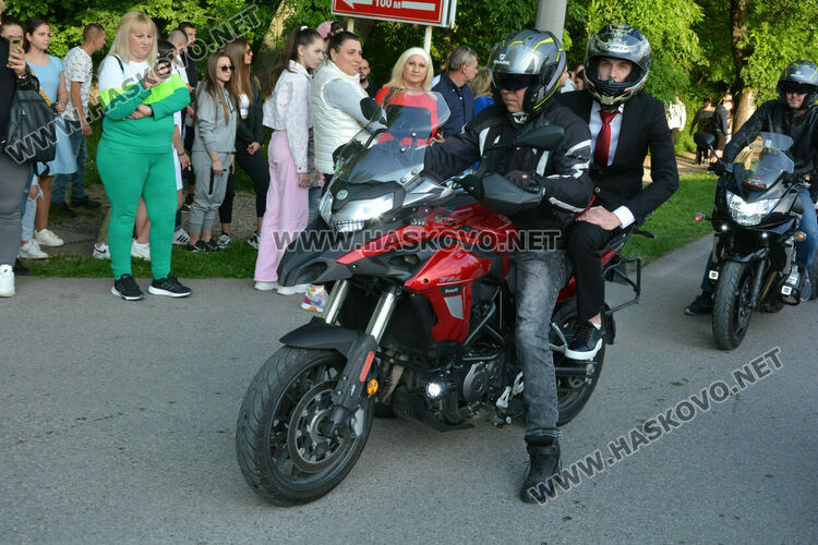 Царската гимназия откри сезона на баловете в Хасково