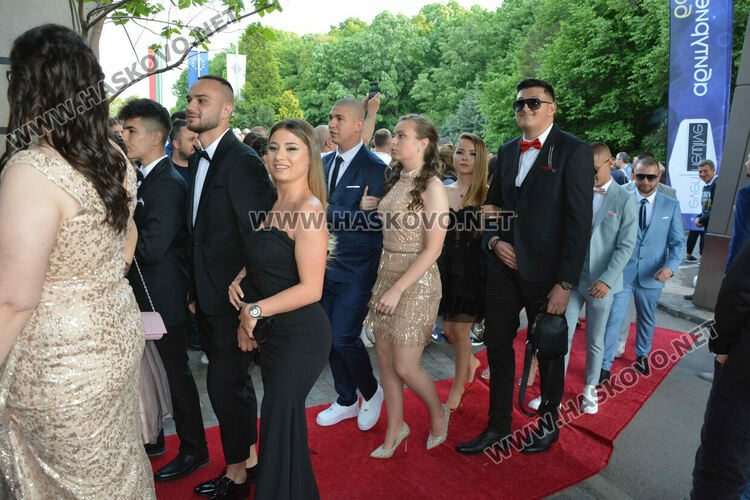 Царската гимназия откри сезона на баловете в Хасково