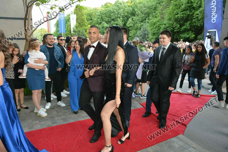 Царската гимназия откри сезона на баловете в Хасково