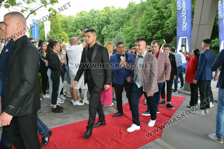 Царската гимназия откри сезона на баловете в Хасково